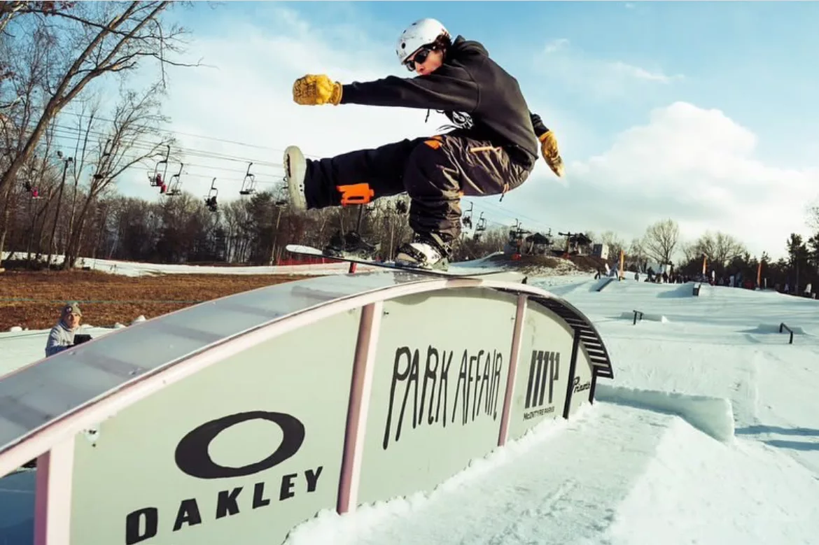 connor brooks - proteus snowboards